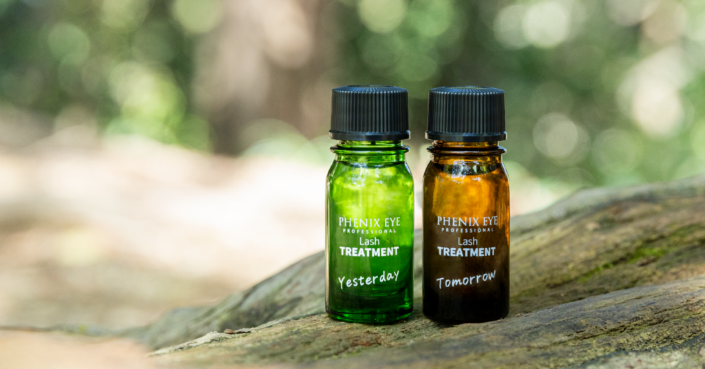 自然の中でプロトリートメントの容器が並んでいる様子