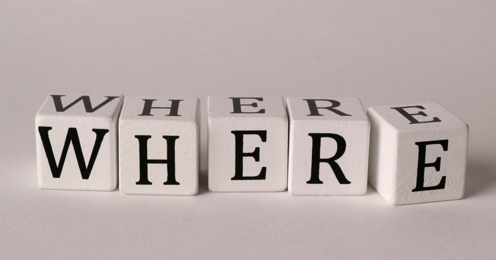 英語でどこで？と書かれたダイスが置かれている