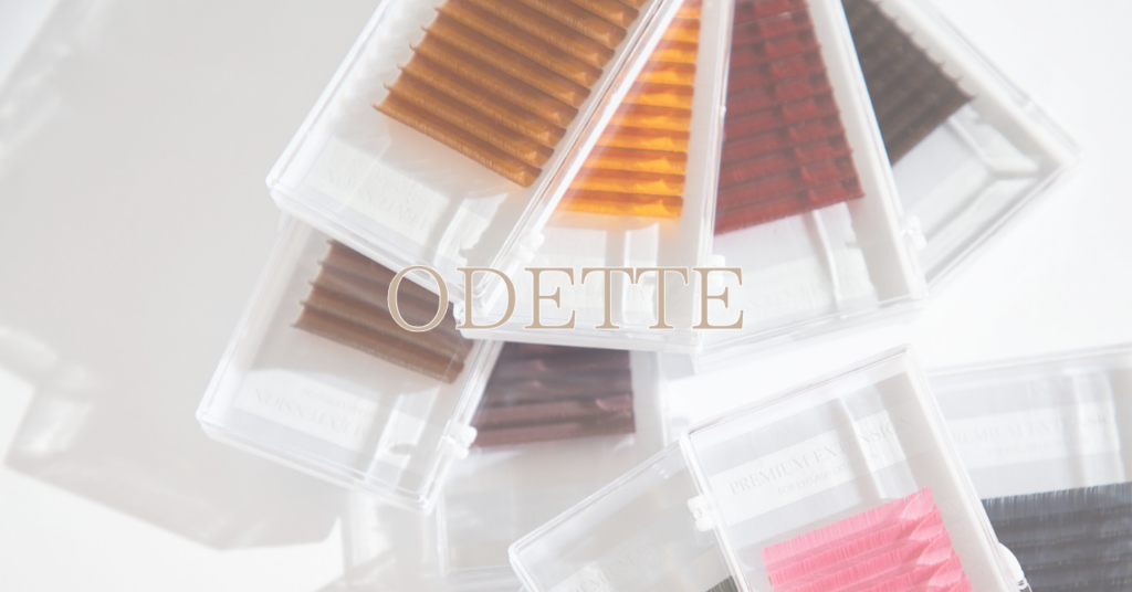 オデットのカラーエクステのケースがが何色も重なっている様子